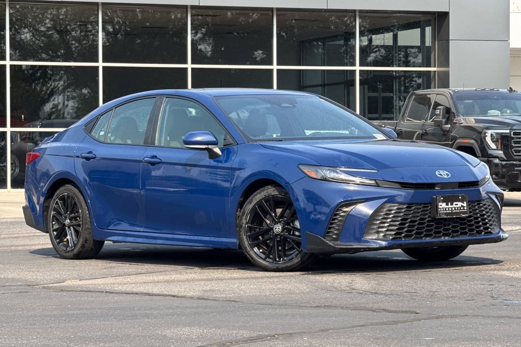 Used 2025 Toyota Camry SE FWD image 2