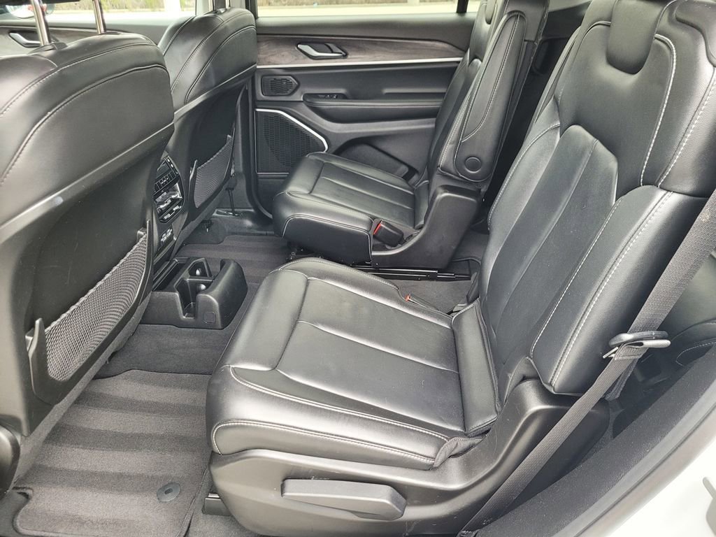 Used 2022 Jeep Grand Cherokee L Limited AWD/4WD image 11