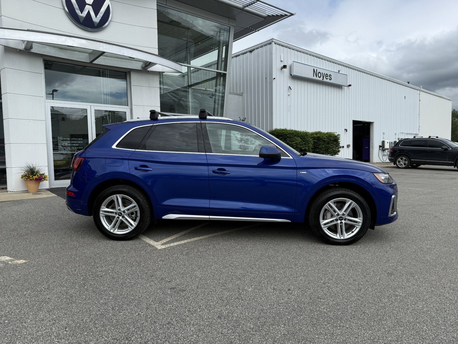 Used 2022 Audi Q5 e Premium Plus w/ Premium Plus Package image 2
