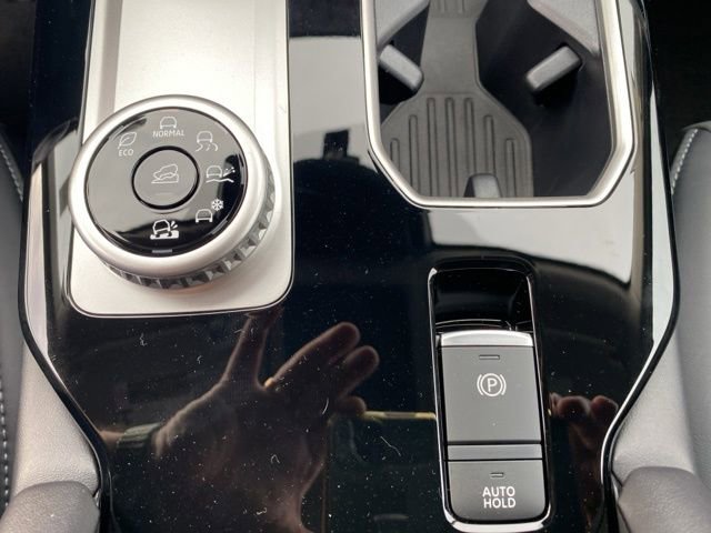 New 2025 Mitsubishi Outlander SE image 34