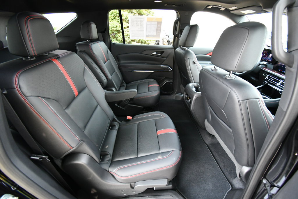 Used 2025 Chevrolet Traverse RS w/ LPO, Floor Liner Package AWD/4WD image 21