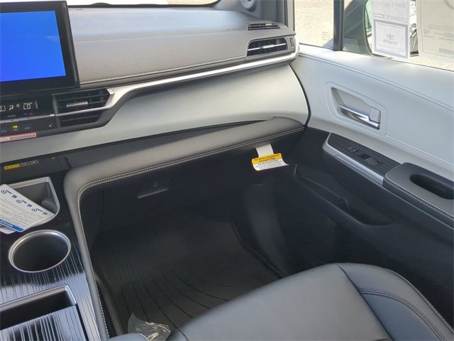 New 2026 Toyota Sienna XSE image 17