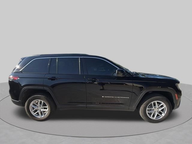 Used 2025 Jeep Grand Cherokee Laredo X w/ Luxury Tech Group I AWD/4WD image 2