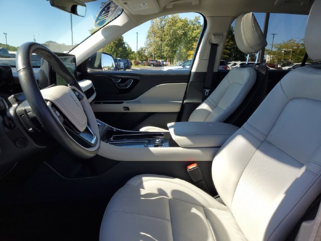 Certified 2025 Lincoln Aviator AWD w/ Jet Appearance Package image 9
