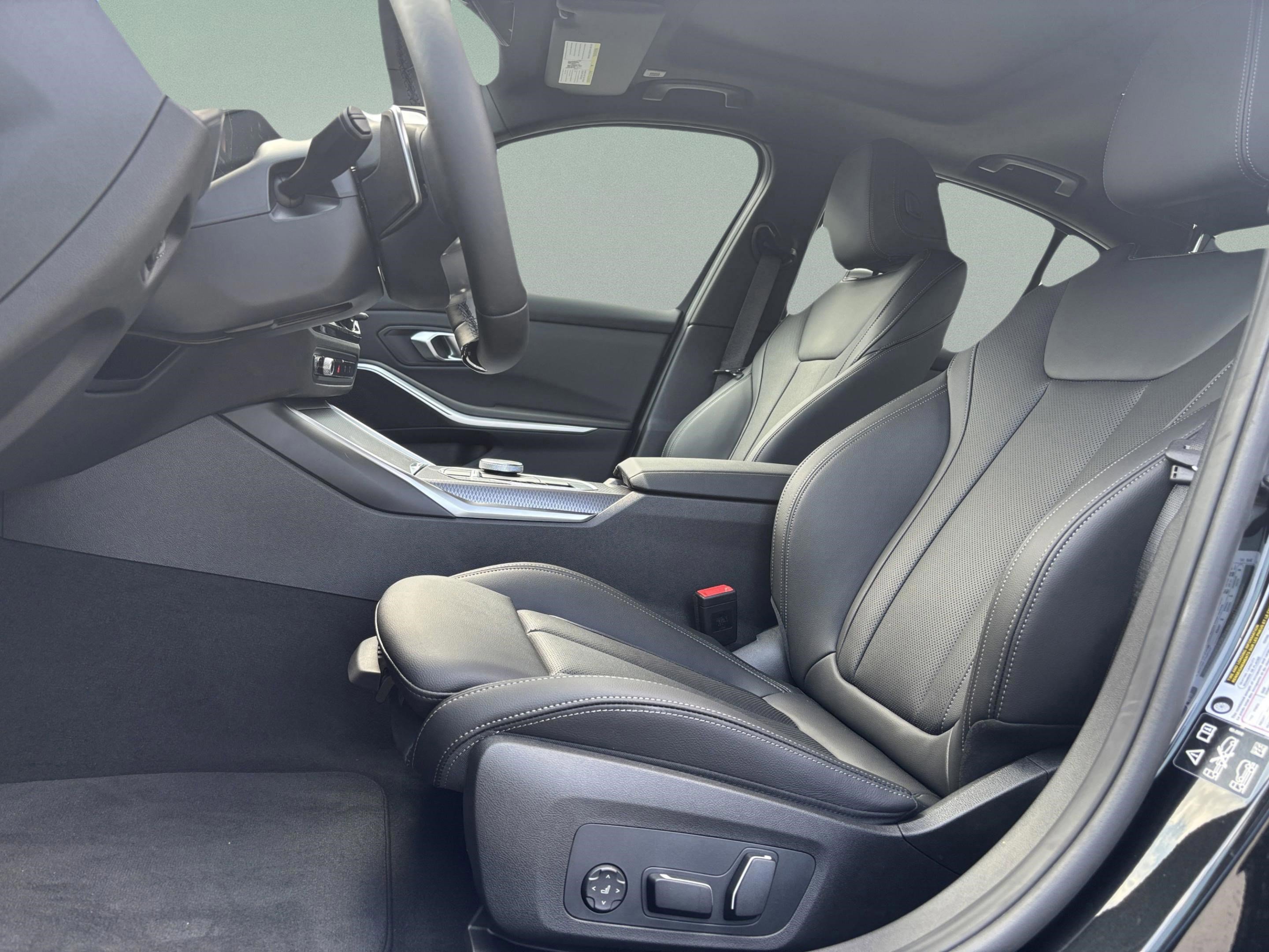 Used 2025 BMW 330i xDrive 330i xDrive image 21