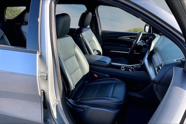Used 2025 Chevrolet Traverse LT FWD image 27