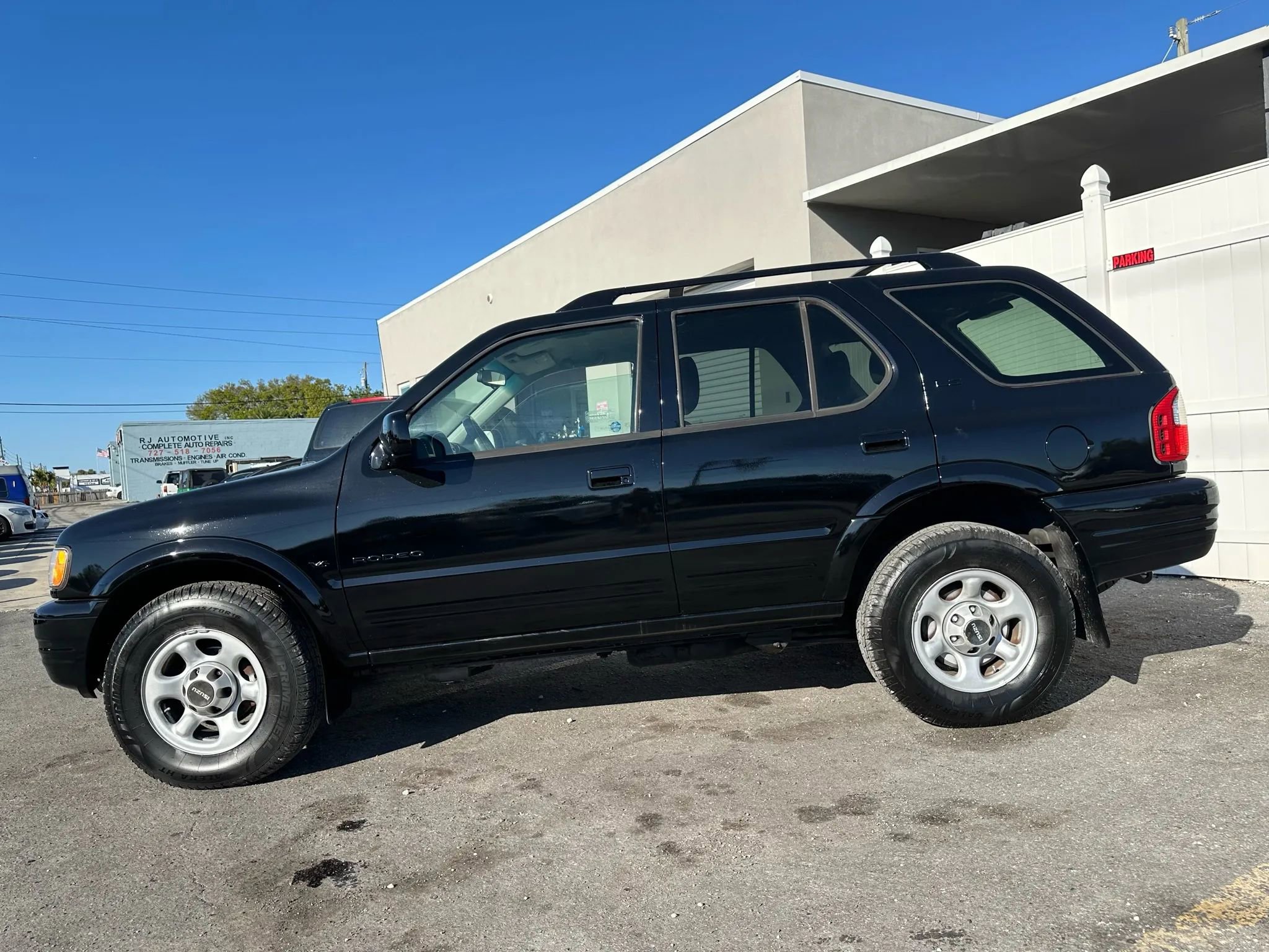 Used 2001 Isuzu Rodeo S image 2