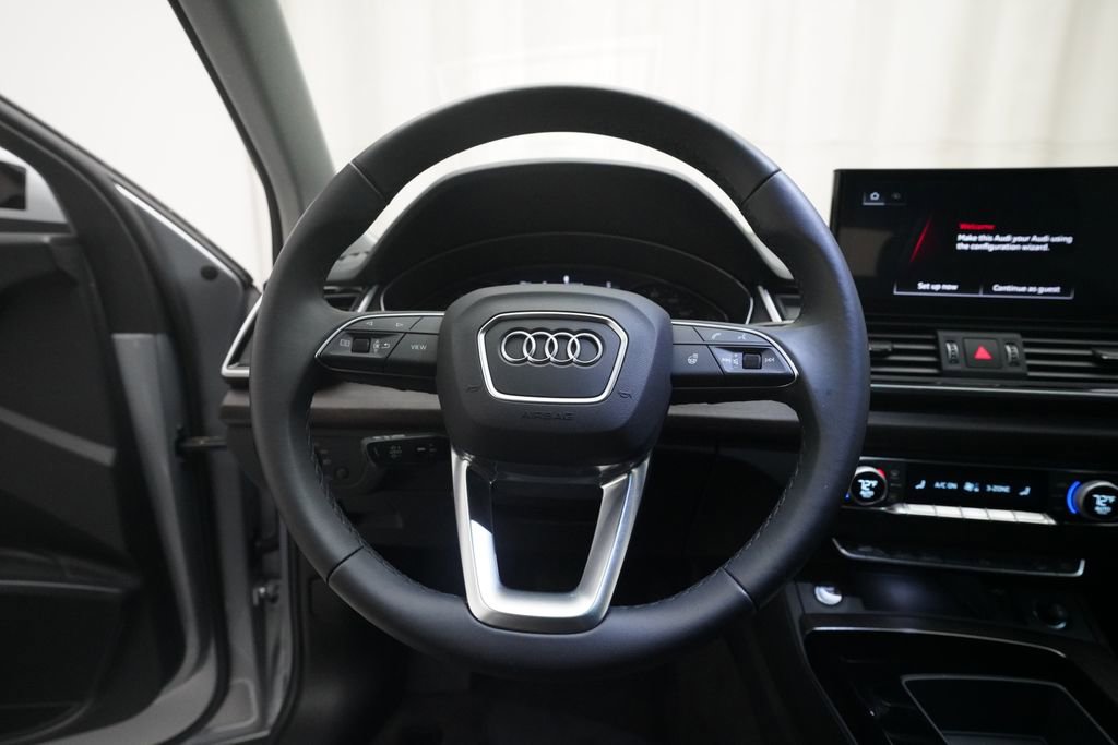 Used 2023 Audi Q5 2.0T Premium w/ Convenience Package AWD/4WD image 4