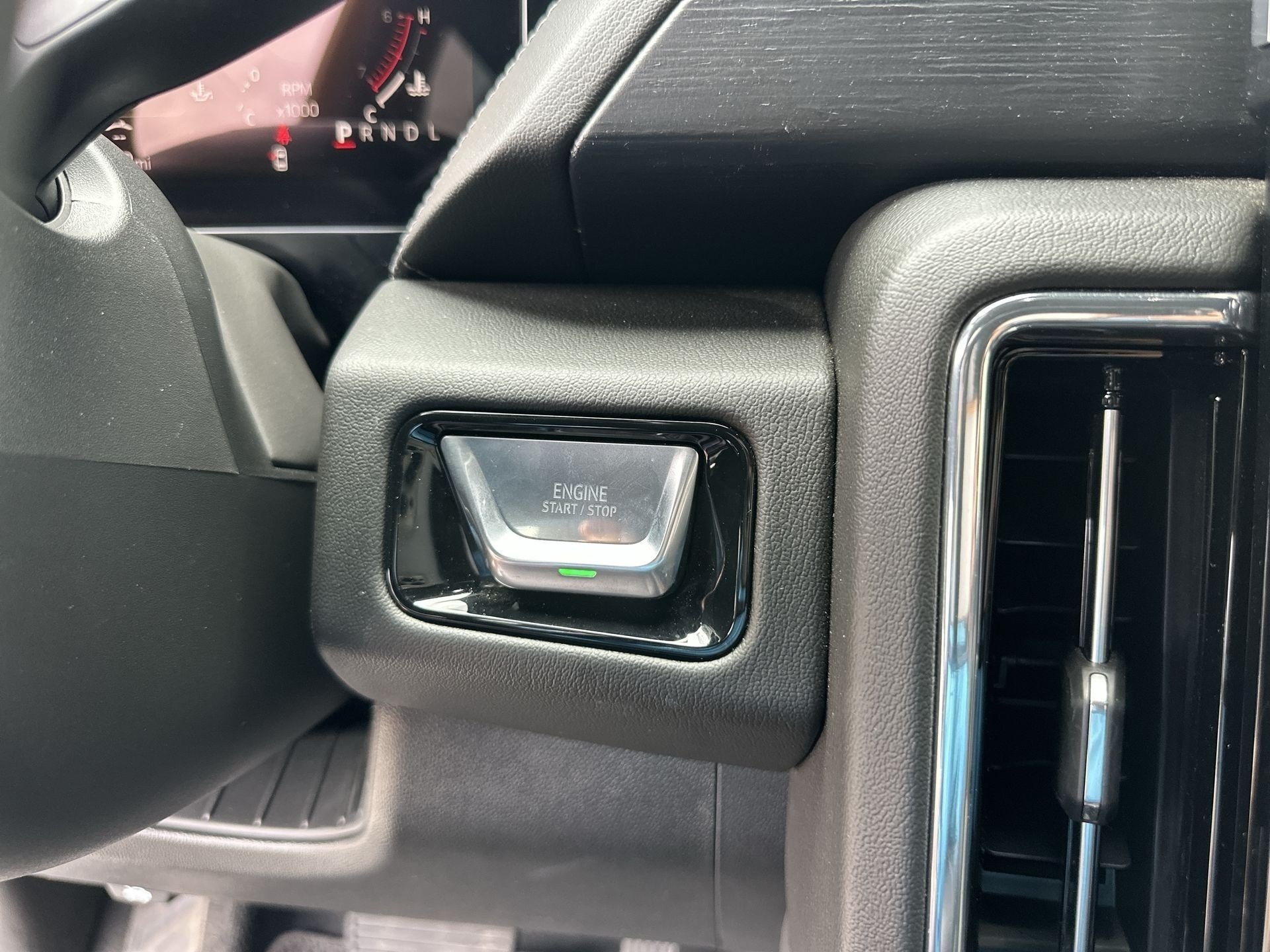 Certified 2025 GMC Yukon XL Denali AWD/4WD image 17