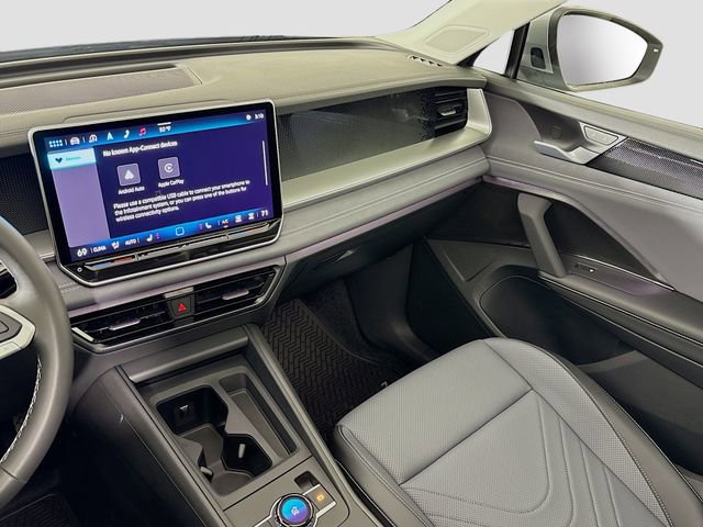 New 2025 Volkswagen Tiguan SE image 24