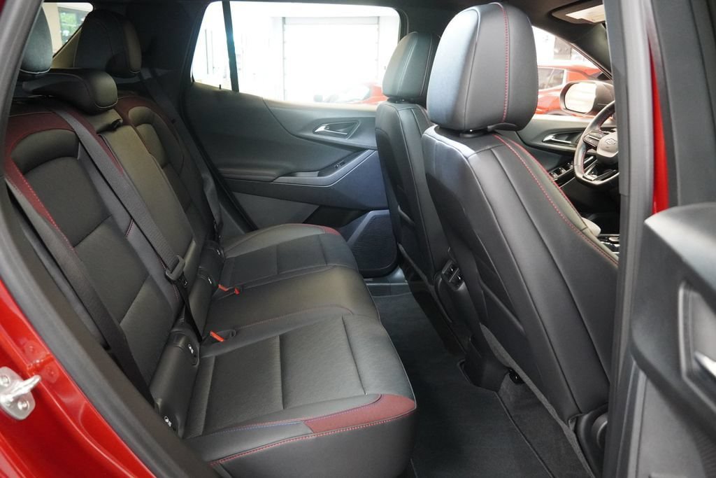 New 2026 Chevrolet Equinox RS w/ LPO, Floor Liner Package AWD/4WD image 34
