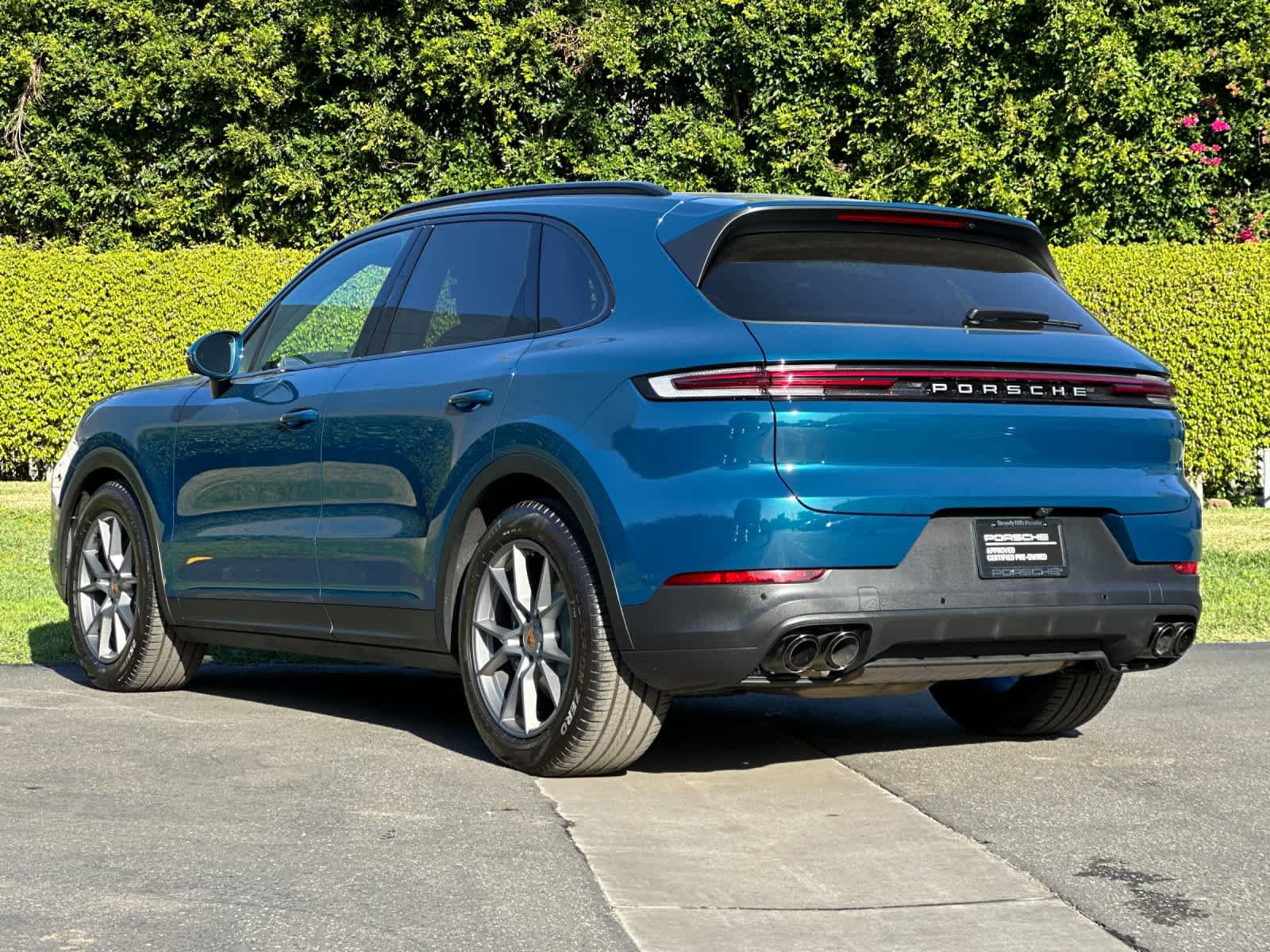 Certified 2025 Porsche Cayenne AWD/4WD image 3