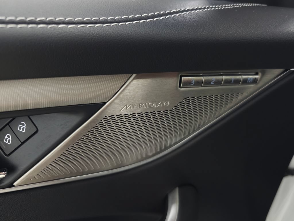 Used 2026 Jaguar F-PACE R-Dynamic S AWD/4WD image 18
