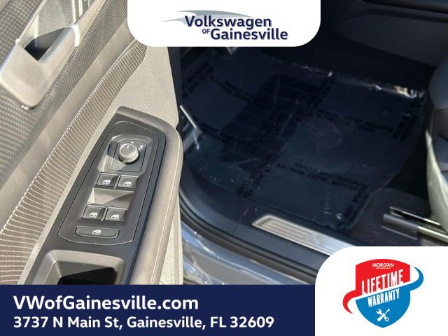 Certified 2024 Volkswagen Atlas Cross Sport SEL R-Line AWD/4WD image 17