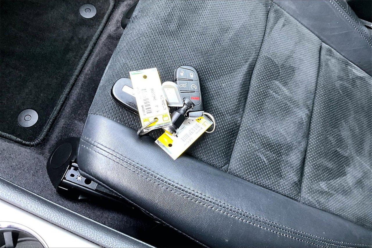 Certified 2018 Jeep Grand Cherokee Altitude image 30