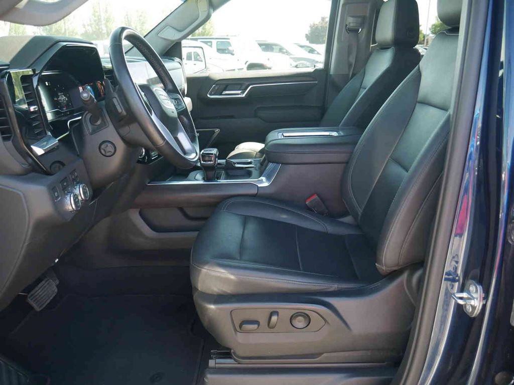 Used 2022 GMC Sierra 1500 SLT w/ SLT Premium Plus Package AWD/4WD image 29