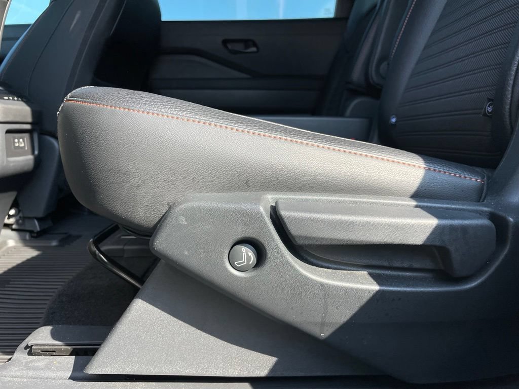 Used 2025 Nissan Pathfinder Rock Creek AWD/4WD image 40