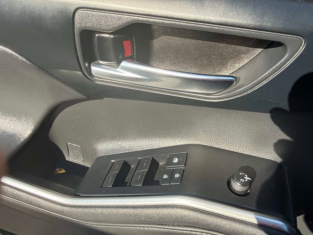 Used 2021 Toyota Highlander XSE image 17