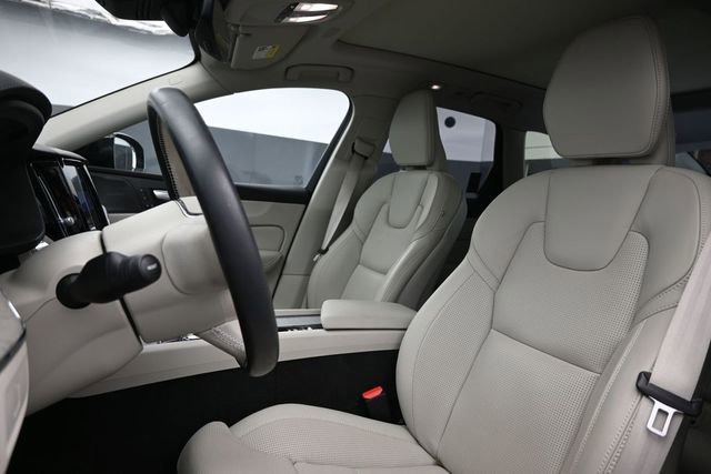 Used 2023 Volvo XC60 B5 Ultimate w/ Climate Package AWD/4WD image 10