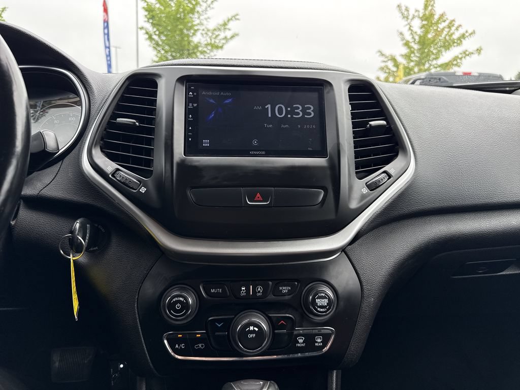 Used 2019 Jeep Cherokee Latitude w/ Cold Weather Group AWD/4WD image 20