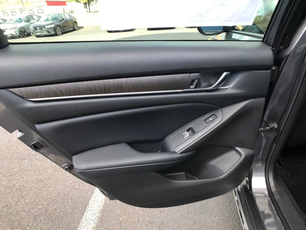 Used 2018 Honda Accord Touring image 26