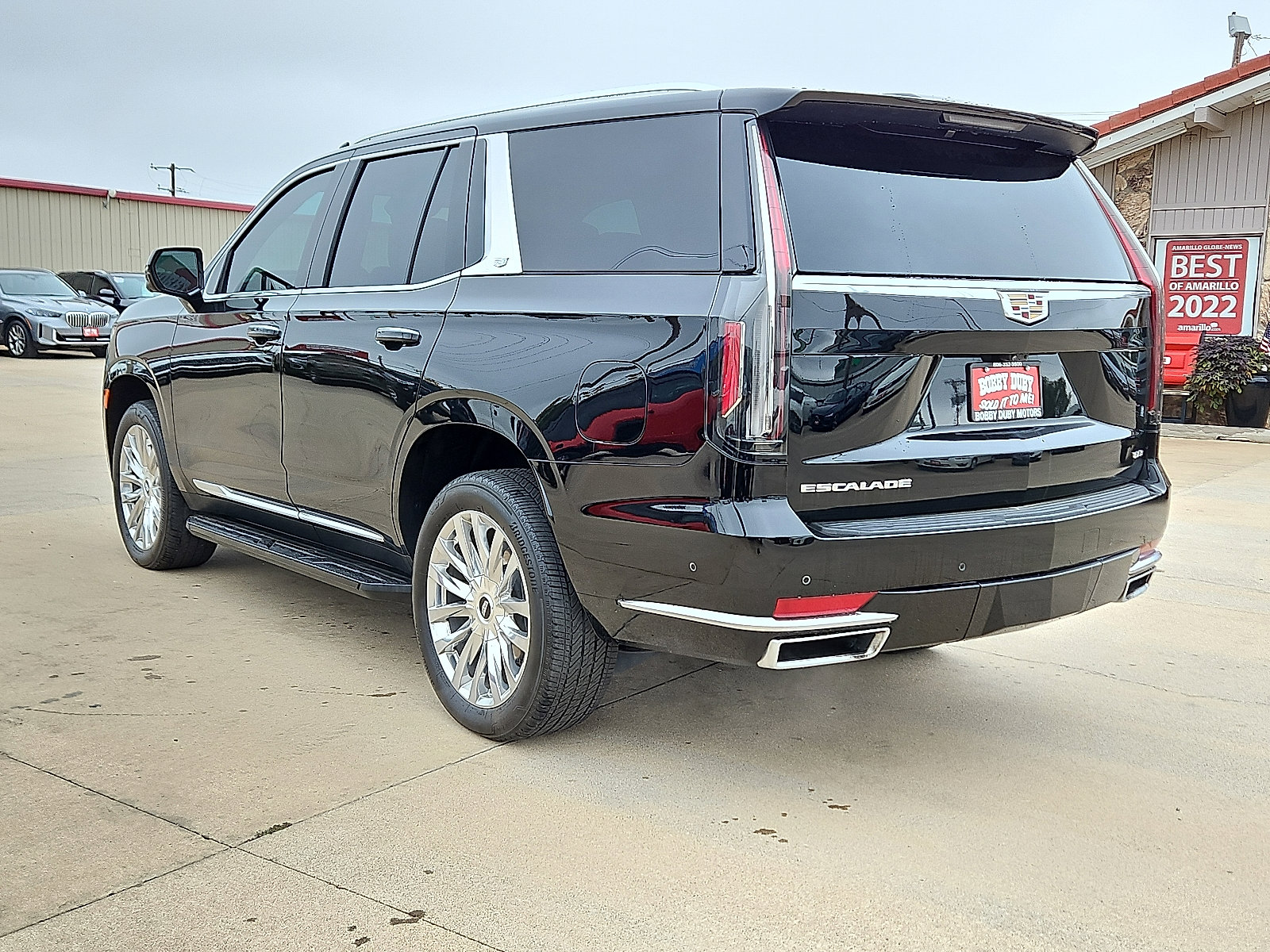 Used 2024 Cadillac Escalade Premium Luxury image 2