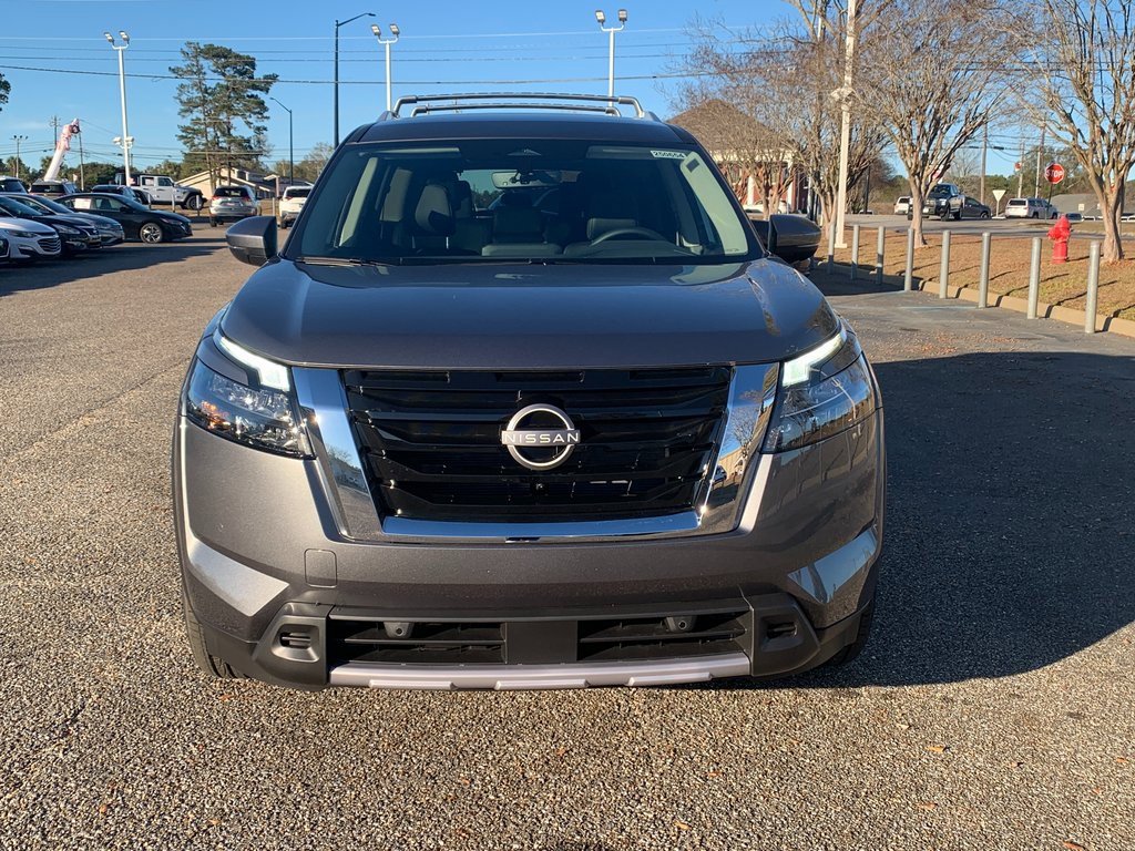 New 2025 Nissan Pathfinder SL image 3