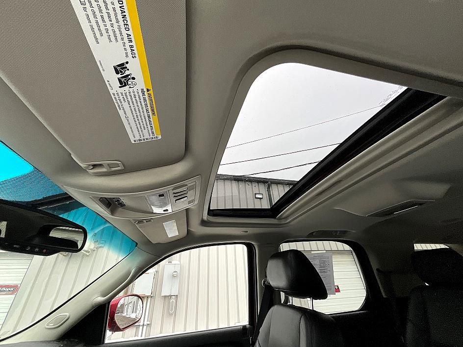 Used 2014 Cadillac Escalade Luxury image 29