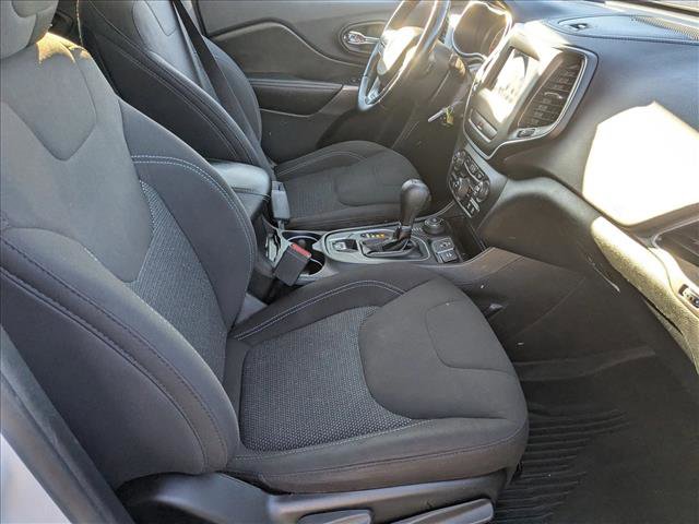 Used 2019 Jeep Cherokee Latitude w/ Cold Weather Group image 20