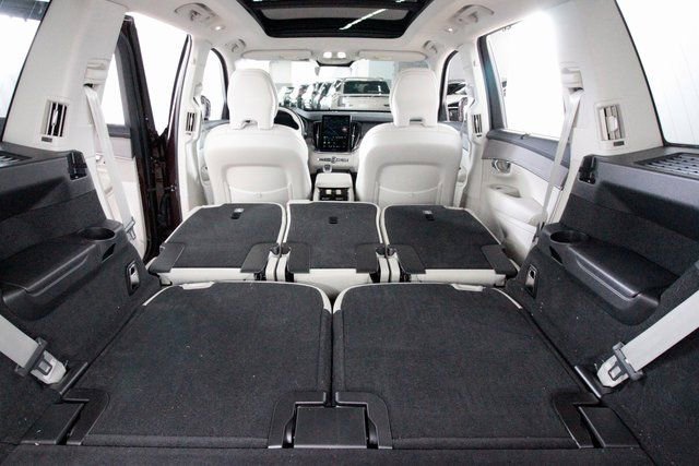 Used 2025 Volvo XC90 B6 Ultra w/ Protection Package image 32