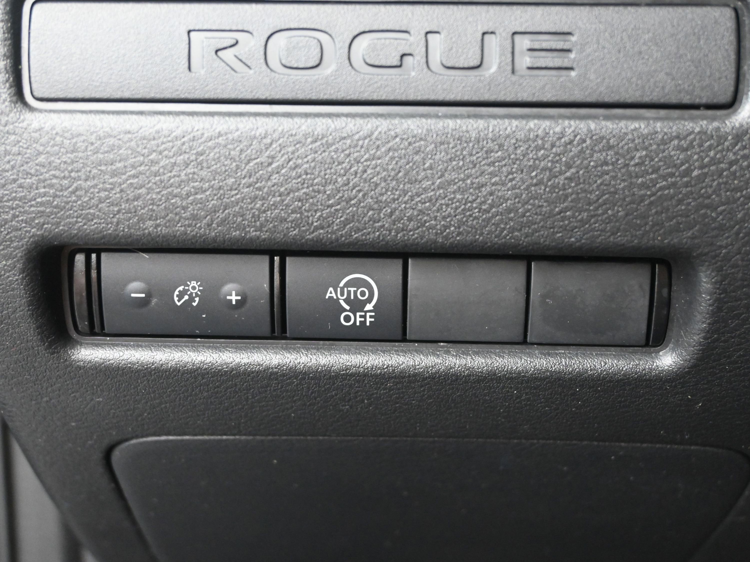 Used 2023 Nissan Rogue S AWD/4WD image 12