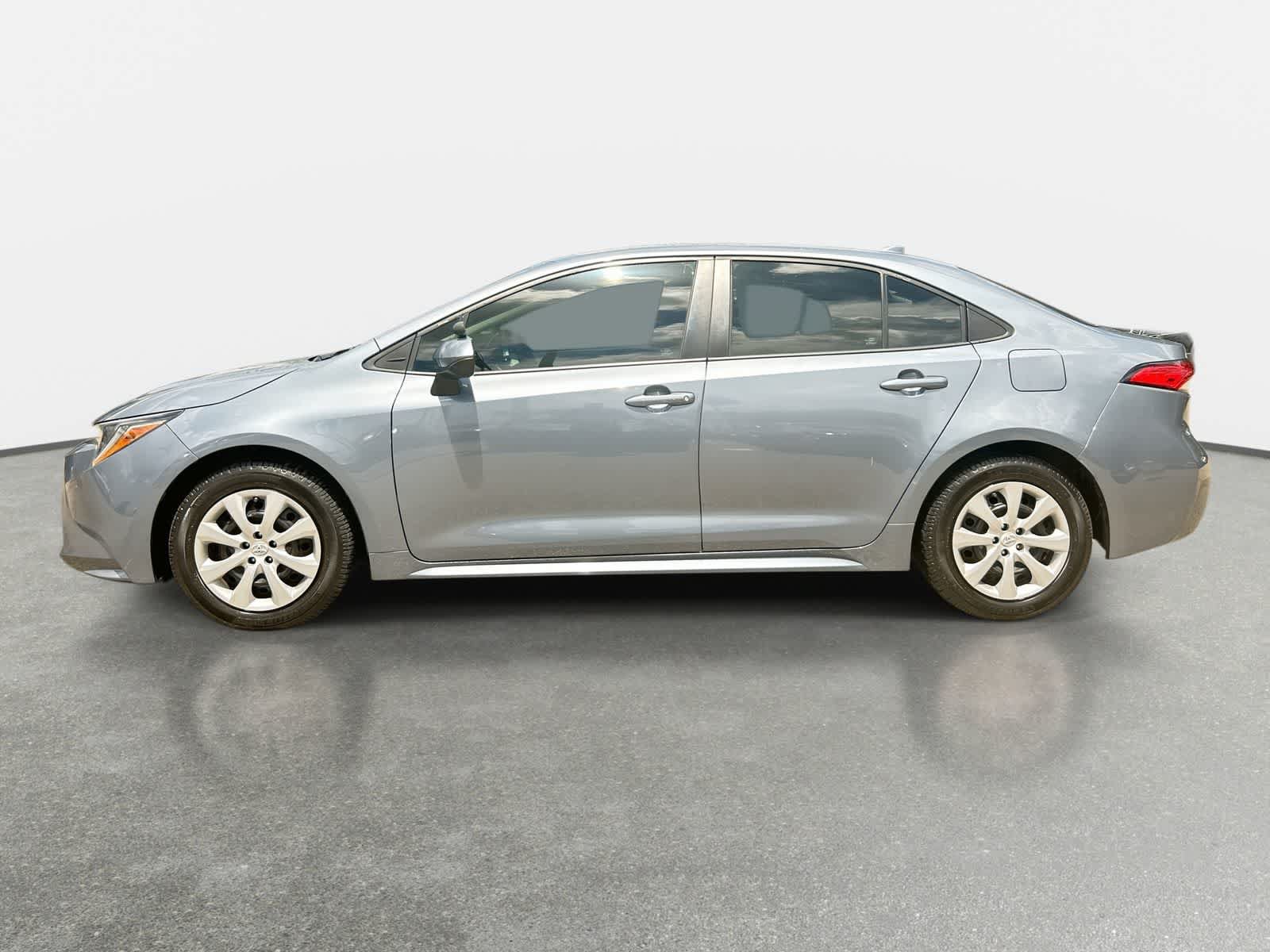 Used 2022 Toyota Corolla LE FWD image 4