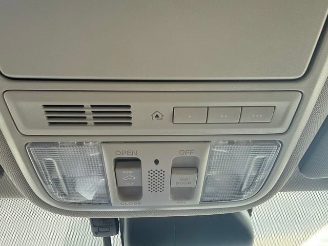 Used 2015 Honda Odyssey Touring image 19