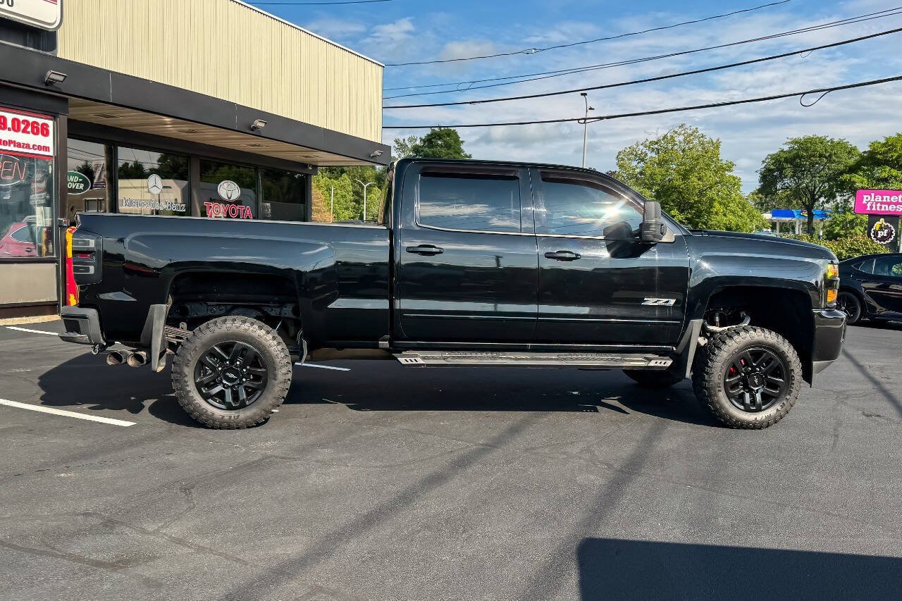 Used 2018 Chevrolet Silverado 2500 LT w/ Midnight Edition AWD/4WD image 3