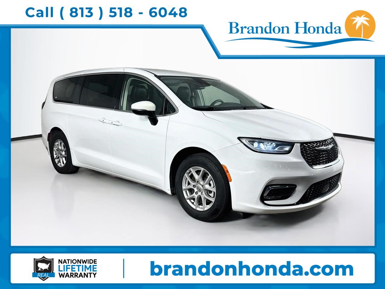 Used 2023 Chrysler Pacifica Touring-L FWD image 1