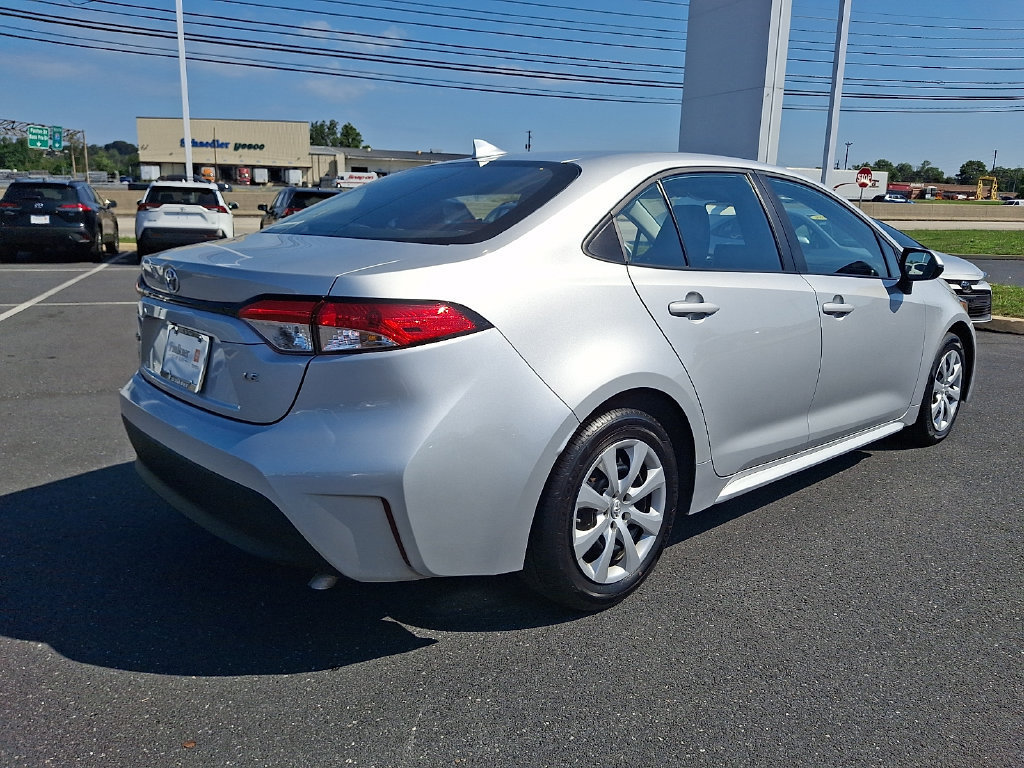 Certified 2025 Toyota Corolla LE FWD image 7