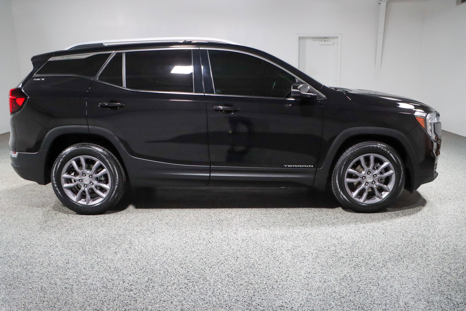 Used 2024 GMC Terrain SLT FWD image 6