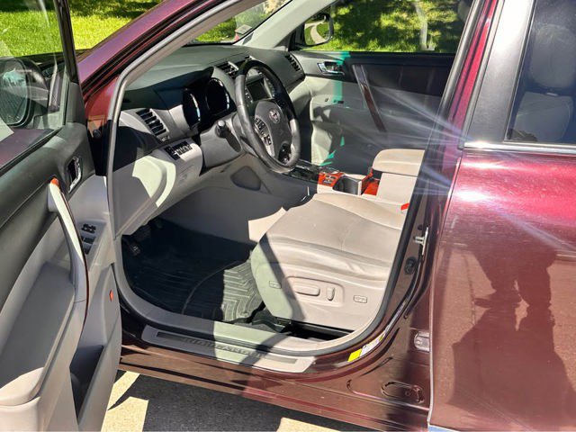 Used 2012 Toyota Highlander Limited w/ Tow Pkg FWD image 14