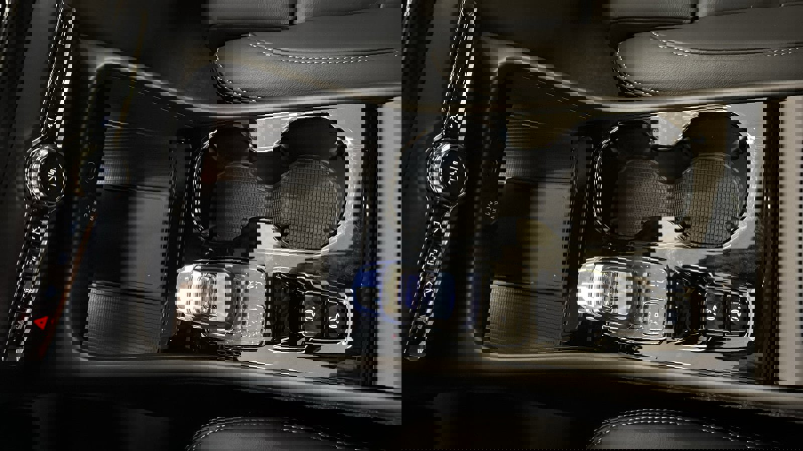 Used 2026 Volvo XC40 B5 Ultra w/ Protection Package Premier image 19