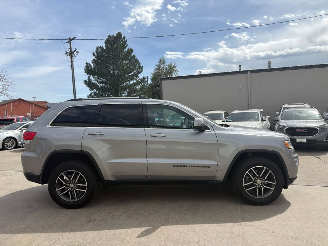 Used 2018 Jeep Grand Cherokee Laredo AWD/4WD image 4