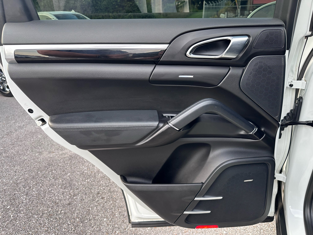 Used 2016 Porsche Cayenne image 37