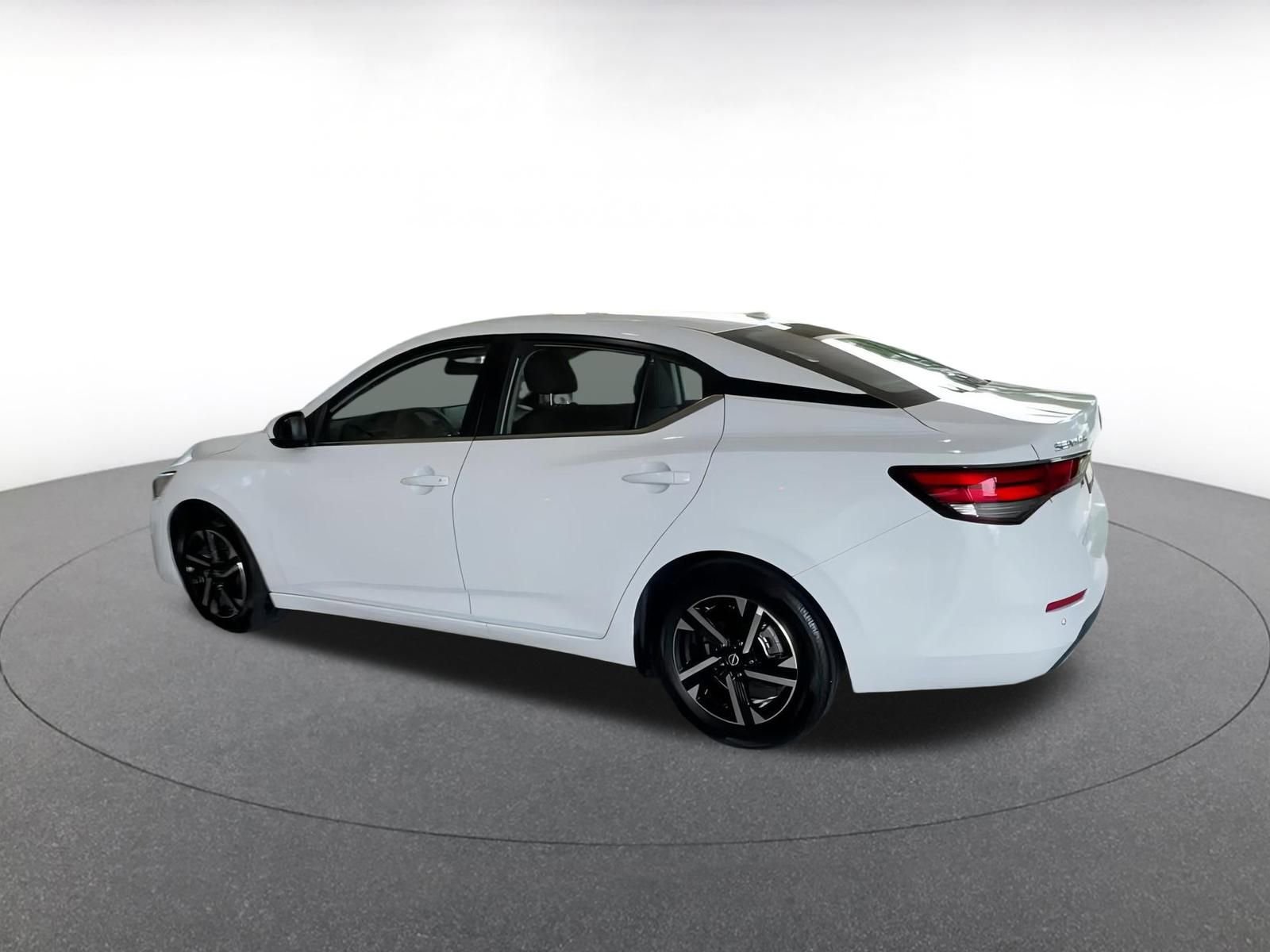 Used 2025 Nissan Sentra SV image 9