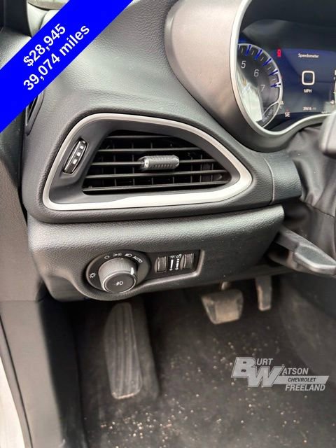 Used 2025 Chrysler Pacifica Select FWD image 14