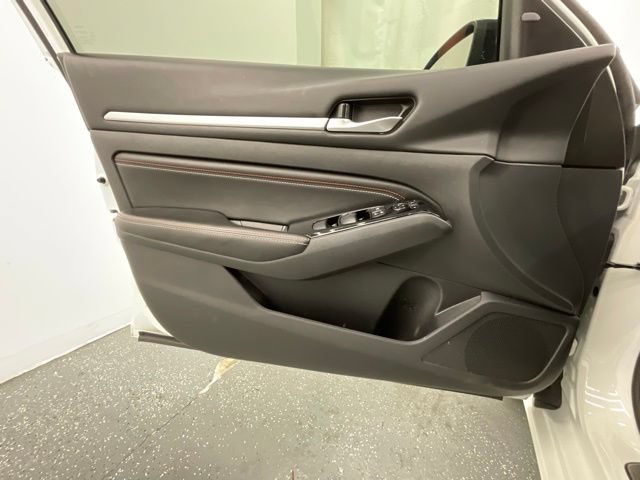 Used 2023 Nissan Altima 2.0 SR FWD image 9