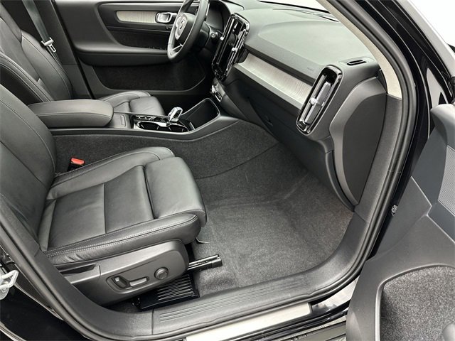 Certified 2024 Volvo XC40 B5 Plus w/ Protection Package Premier image 25