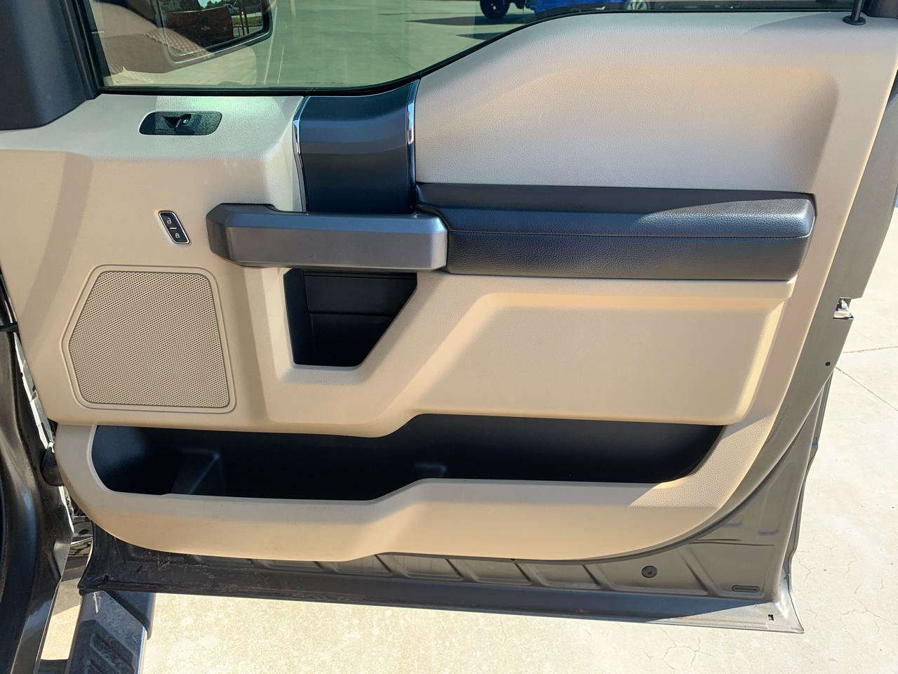 Used 2015 Ford F150 XLT w/ Equipment Group 301A Mid AWD/4WD image 12