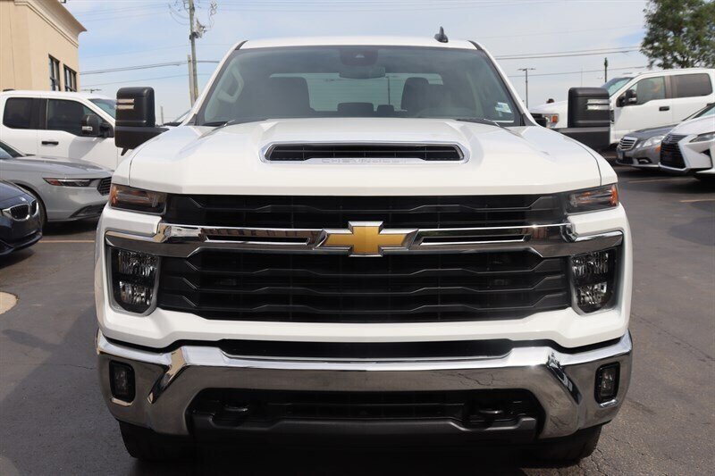 Used 2025 Chevrolet Silverado 2500 LT w/ Convenience Package AWD/4WD image 2