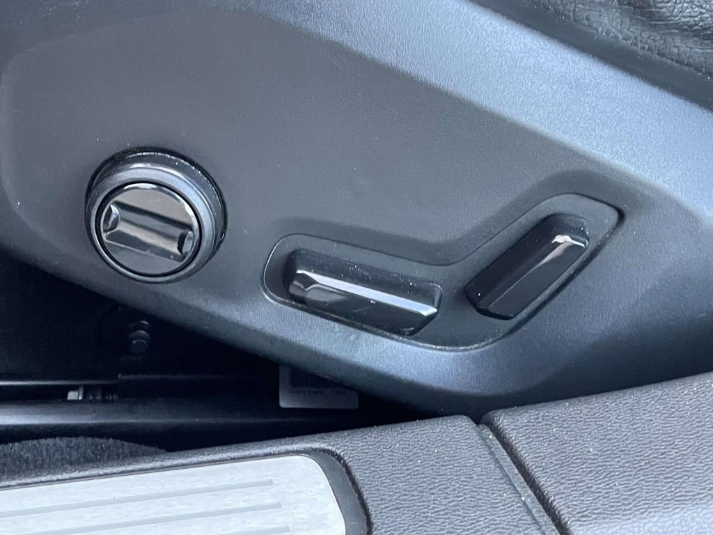 Used 2021 Volvo V60 T5 Cross Country image 7