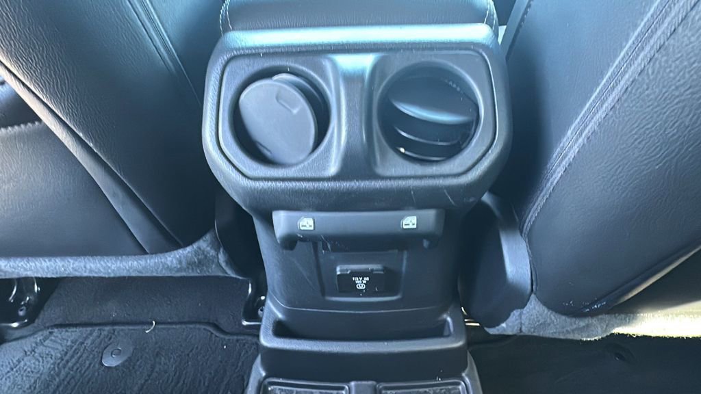Used 2022 Jeep Wrangler Unlimited Sahara AWD/4WD image 28