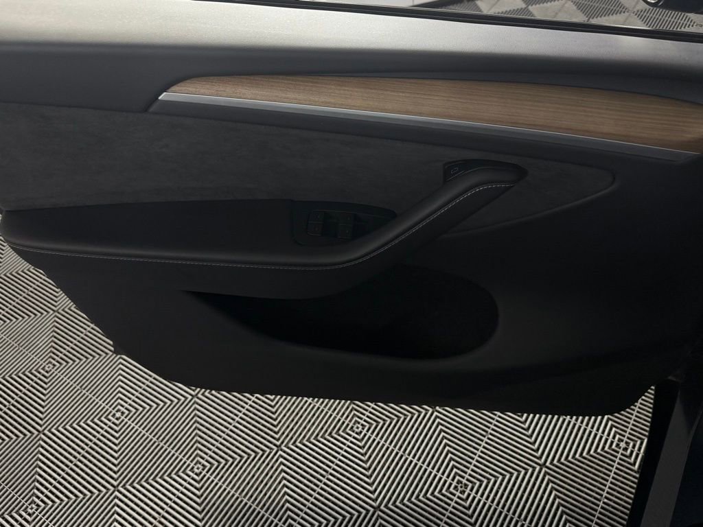 Used 2024 Tesla Model Y Long Range image 24